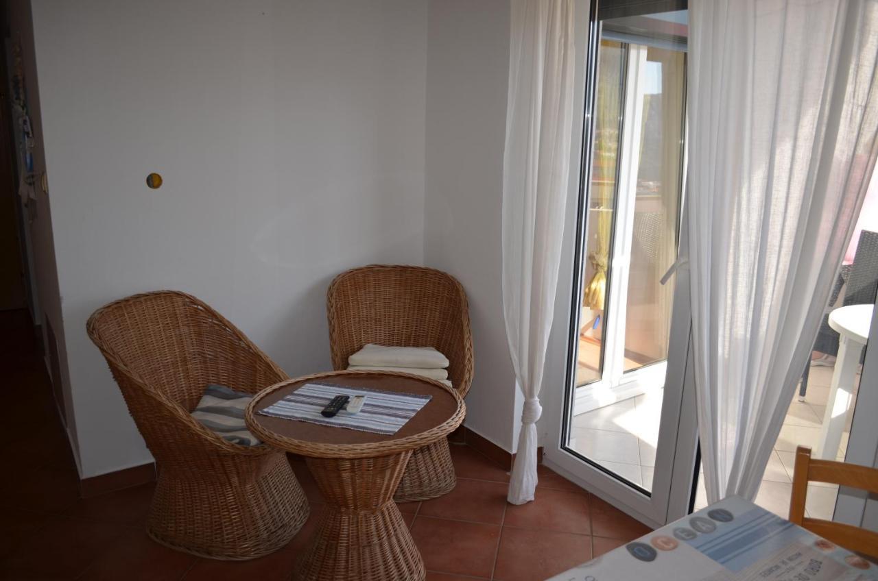 Apartments Leticia I Baska  Exterior photo