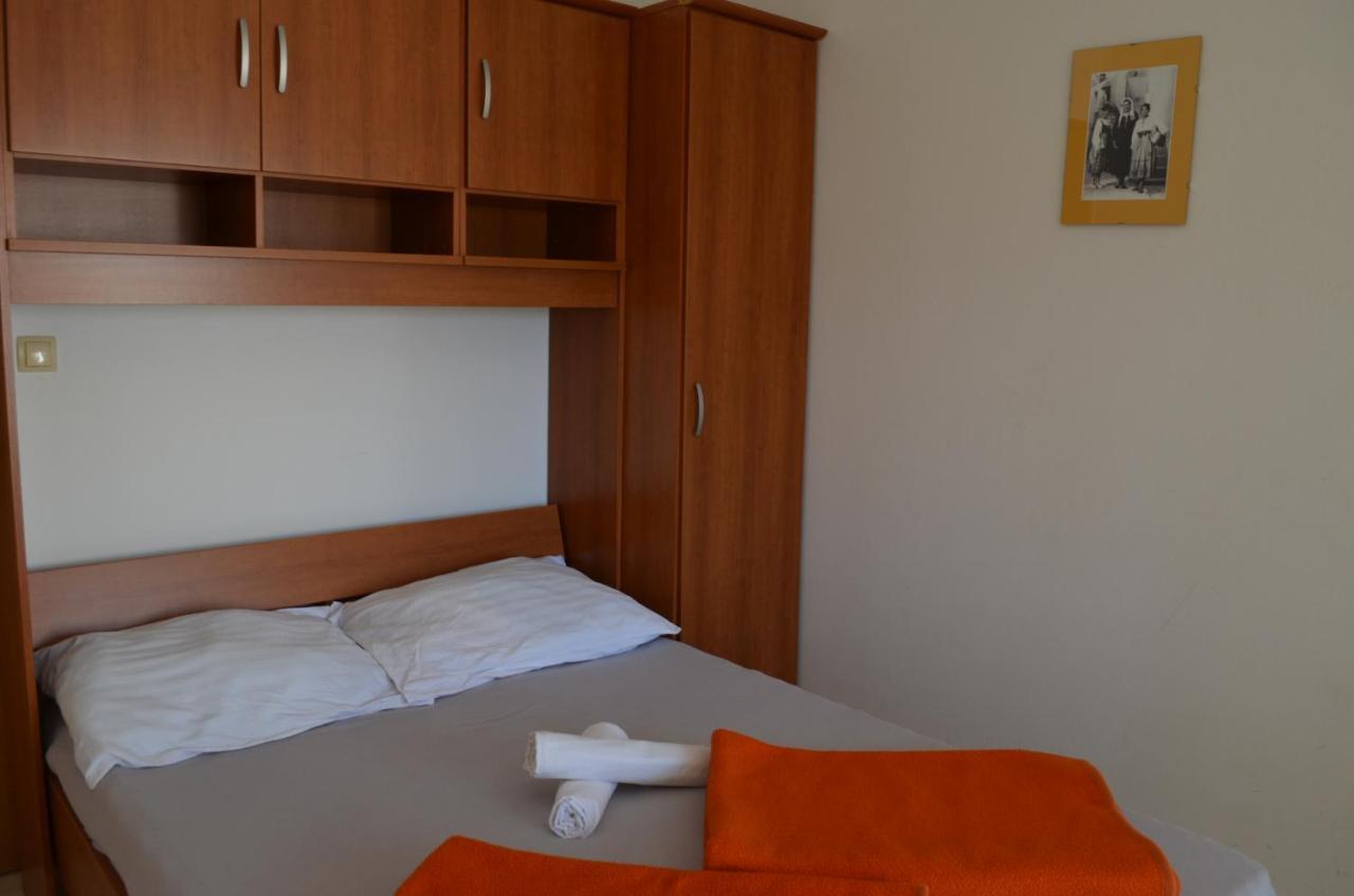 Apartments Leticia I Baska  Exterior photo