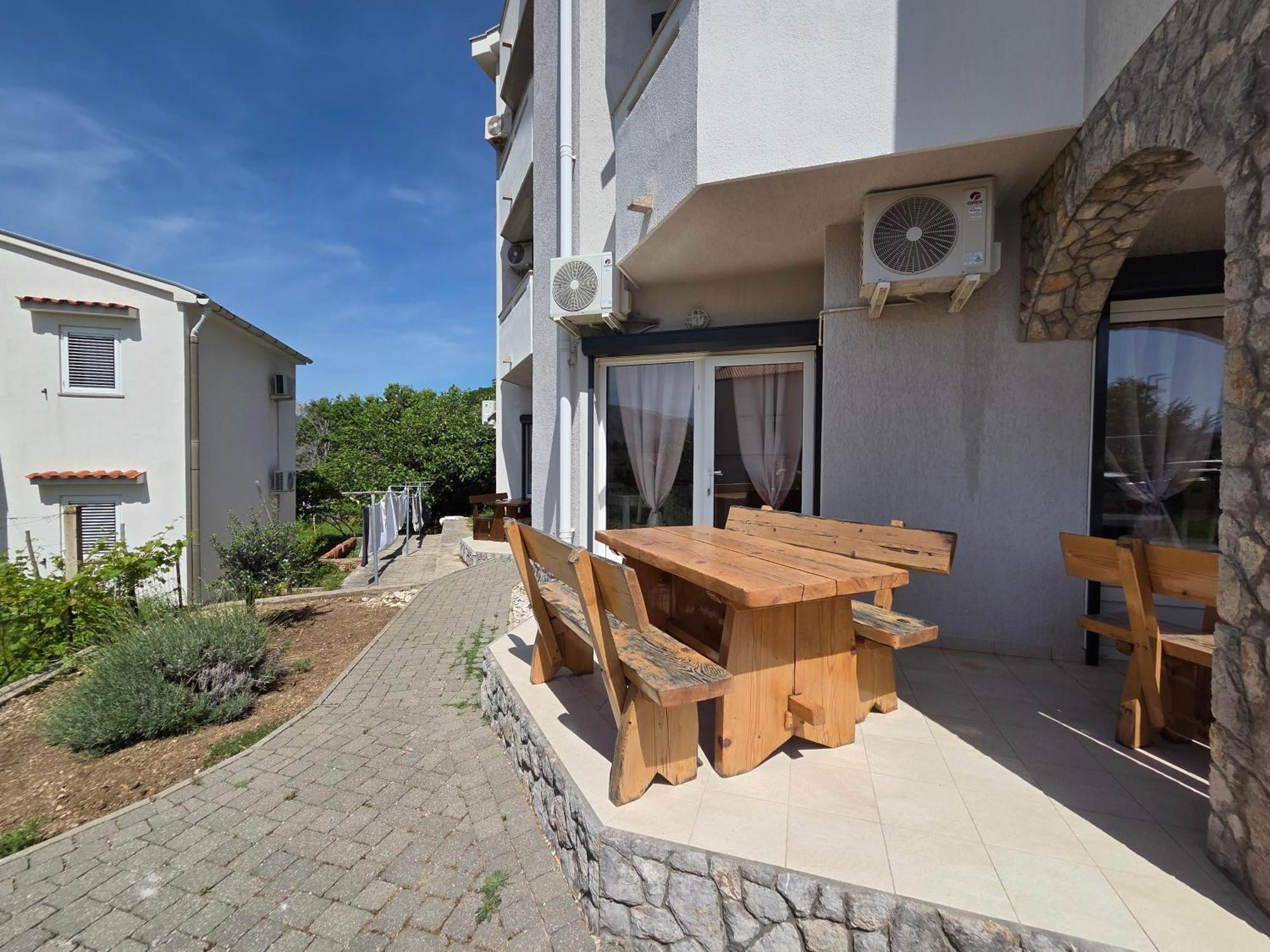 Apartments Leticia I Baska  Exterior photo