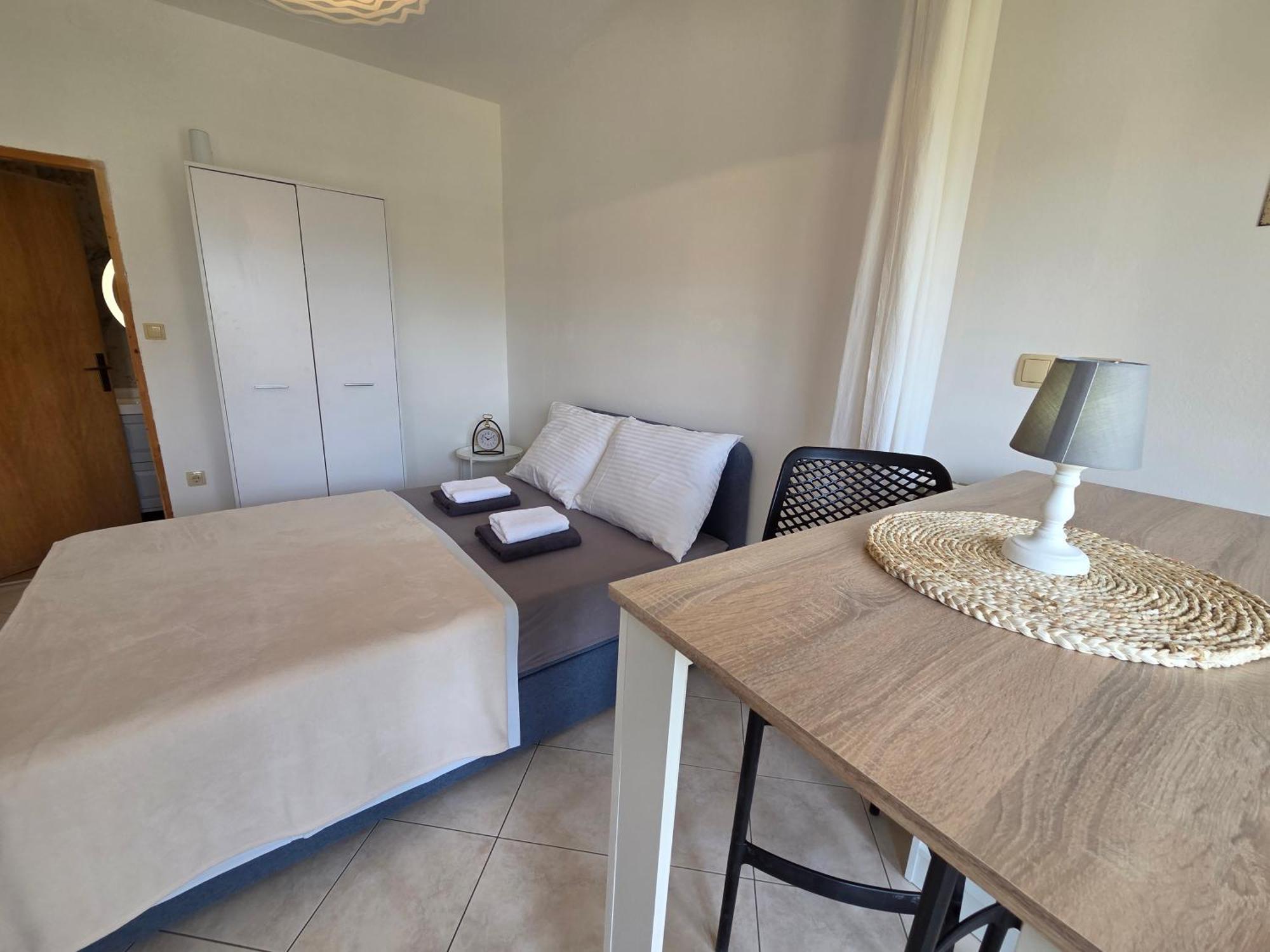 Apartments Leticia I Baska  Exterior photo